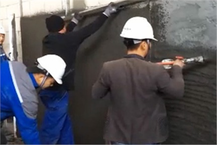 6人組機(jī)械化抹灰（自動輸送、自動攪拌和噴涂、刮平及收面）