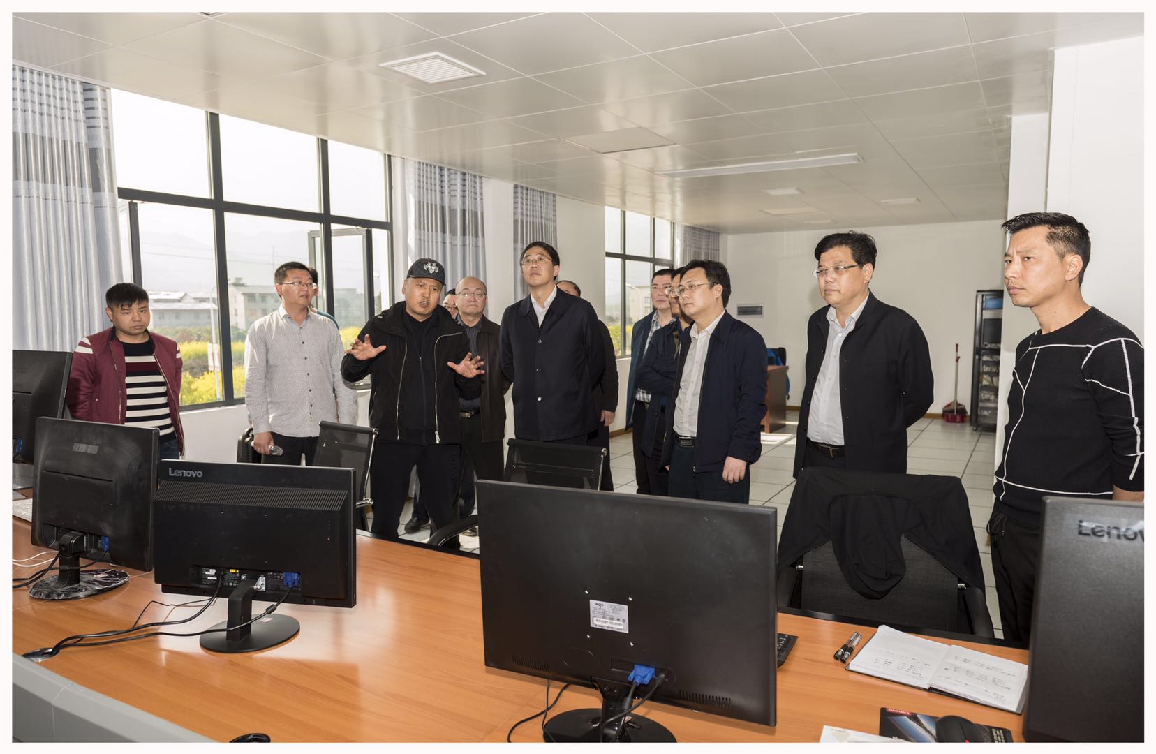 張家界市委、常委常務(wù)副市長羅智斌一行來我公司調(diào)研指導(dǎo)工作